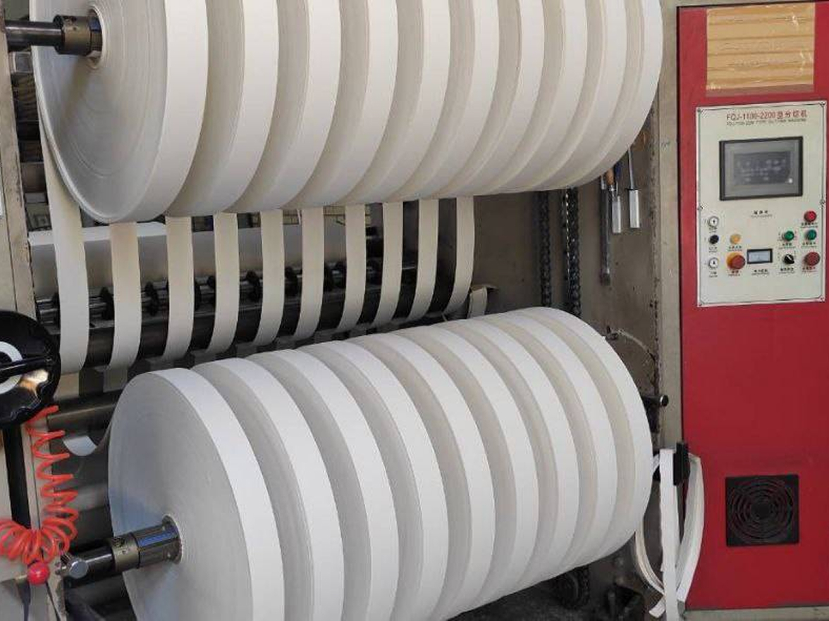 Extrusion coating and laminating line
